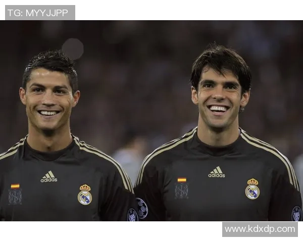 球星足球卡收藏热潮:探秘市场价值与投资潜力的无限可能 球星足球卡收藏热潮:探秘市场价值与投资潜力的无限可能