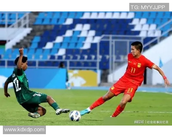 足坛巨星再创辉煌打破历史进球纪录引发全球球迷热烈欢呼 足坛巨星再创辉煌打破历史进球纪录引发全球球迷热烈欢呼