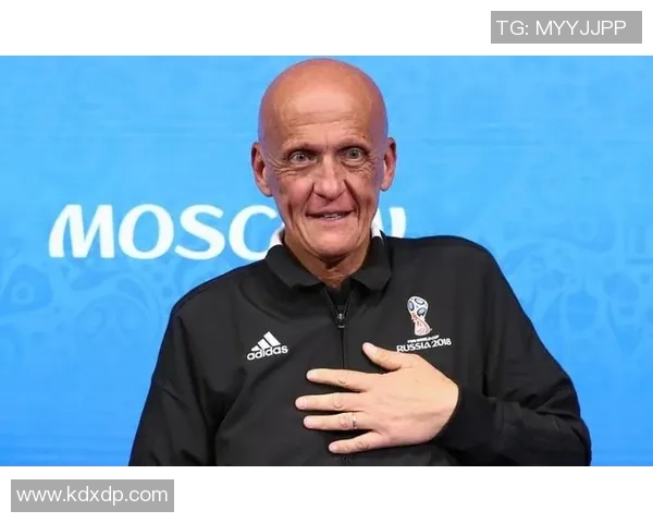 足球巨星互相凝视微笑瞬间展现竞技场上的友谊与尊重