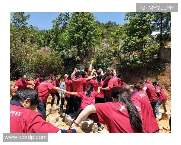 足球球星独特上场手势背后展现心理暗示与团队凝聚力