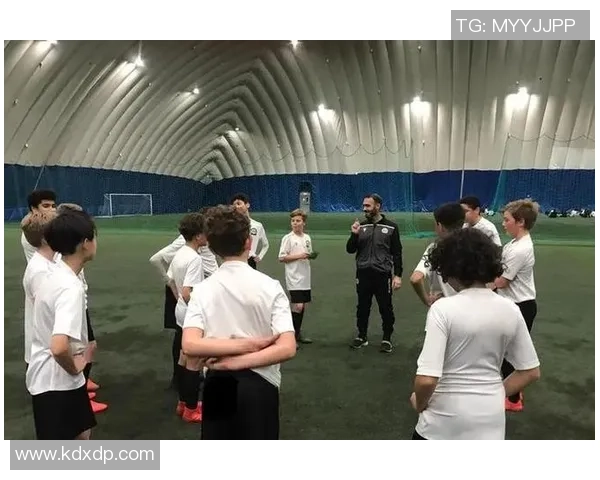 鹏城足球球星崛起之路：从青训到职业赛场的奋斗与荣耀